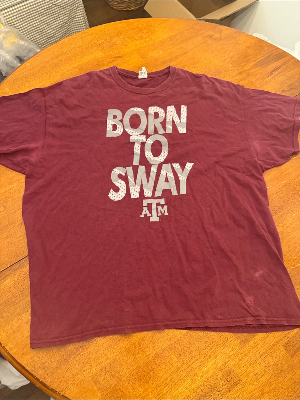 Maroon 'Born to Sway' Short Sleeve Graphic Tee - Collegiate Style xxl, has marks